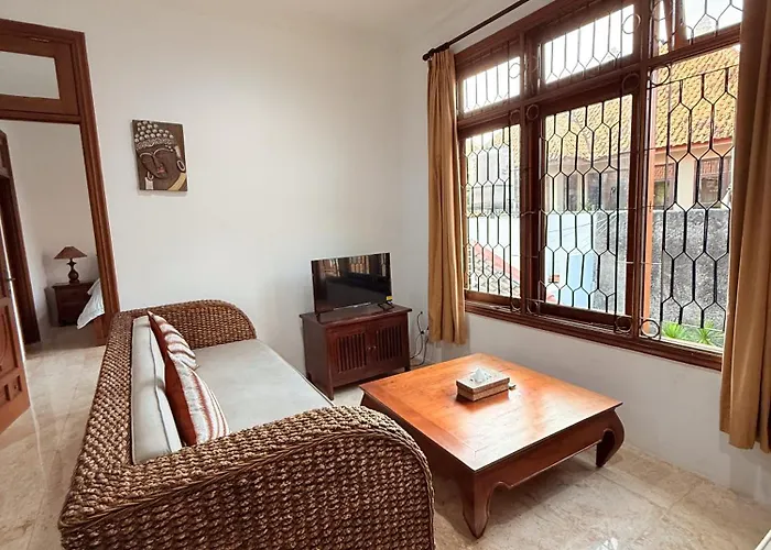 Mimi Mesari Bali Villa Kuta (Bali)
